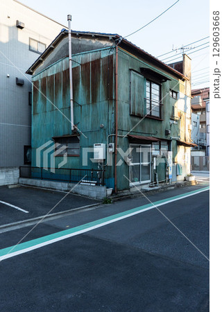 老朽化した工場、,日本の古い家,狭小住宅,一戸建て,一軒家,古い家,昭和建築, 129603668