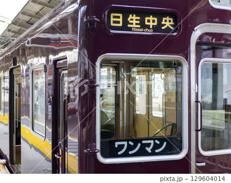 能勢電鉄　川西能勢口駅に停車する日生中央行き普通電車 129604014