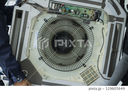 業務用エアコンの交換工事 129605649