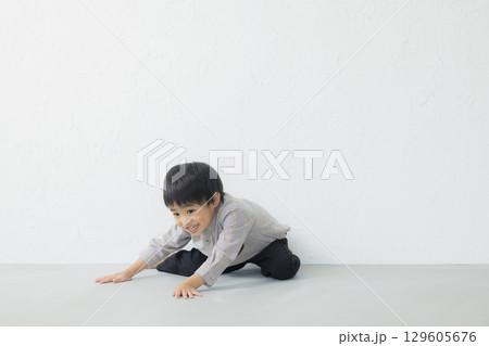 遊ぶ笑顔の男の子 遊ぶ笑顔の男の子 129605676