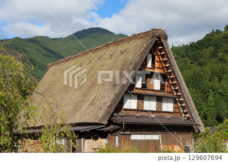 白川郷の合掌造り 129607694