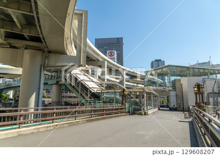 横浜駅前　首都高速道路下の入り口 129608207