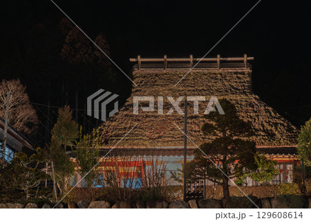 京都府南丹市美山町冬花火のかやぶきの里の撮影したもの 129608614
