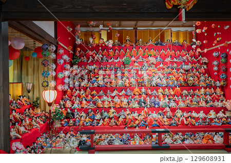 京都府綾部市の東光院の可愛いひな人形を撮影したもの 京都府綾部市の東光院の可愛いひな人形を撮影したもの 129608931
