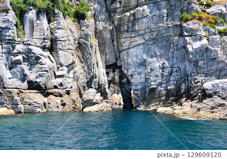 まるで網を掛けたように見えるあみかけ岩 129609120