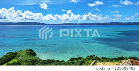 古宇利島からヤンバルをのぞむ 129609402