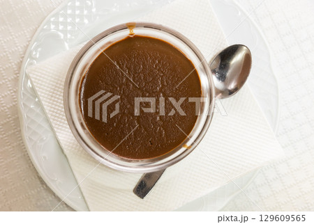 Bowl of delicious chocolate cream or muss serve in glass cup 129609565