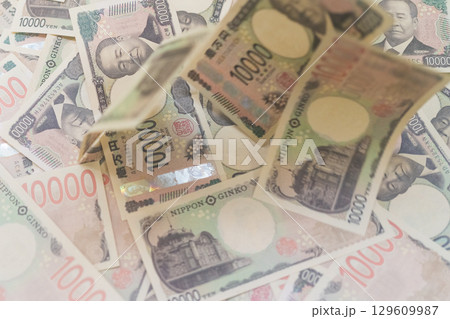 たくさんの一万円札 たくさんの一万円札 129609987