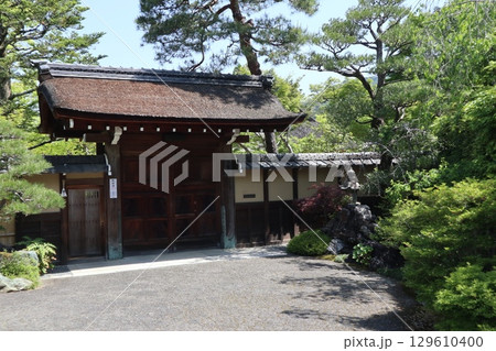 歴史あふれる京都南禅寺の初夏の風景 129610400
