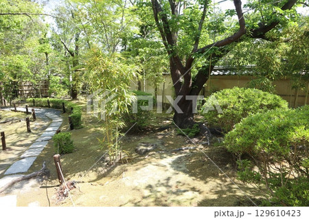 歴史あふれる京都南禅寺の初夏の風景 歴史あふれる京都南禅寺の初夏の風景 129610423