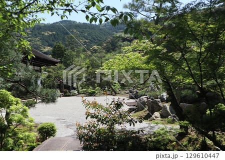 歴史あふれる京都南禅寺の初夏の風景 129610447