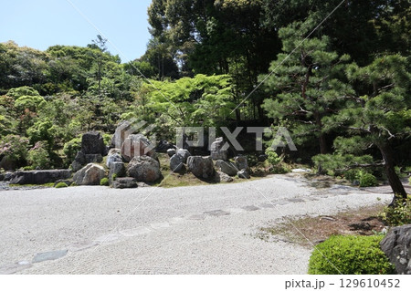 歴史あふれる京都南禅寺の初夏の風景 129610452