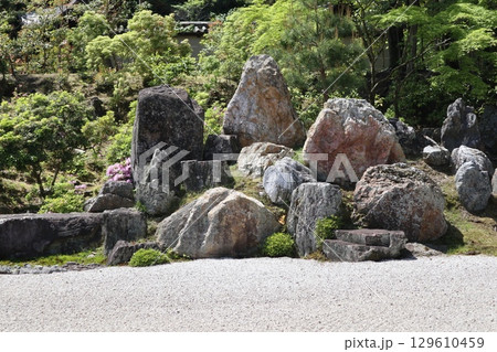 歴史あふれる京都南禅寺の初夏の風景 129610459