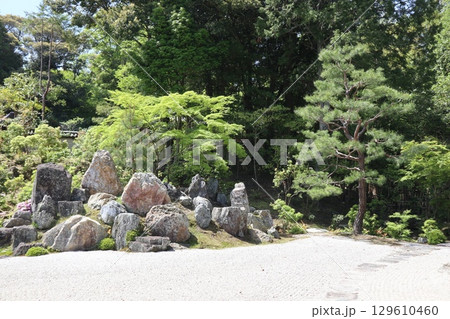 歴史あふれる京都南禅寺の初夏の風景 129610460