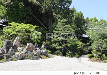 歴史あふれる京都南禅寺の初夏の風景 129610468