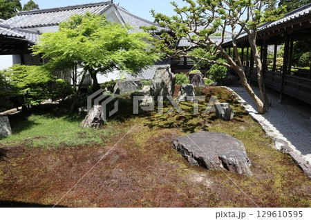 歴史あふれる京都南禅寺の初夏の風景 129610595