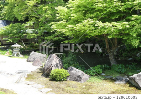 歴史あふれる京都南禅寺の初夏の風景 歴史あふれる京都南禅寺の初夏の風景 129610605