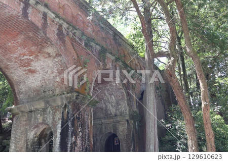 歴史あふれる京都南禅寺の初夏の風景 129610623