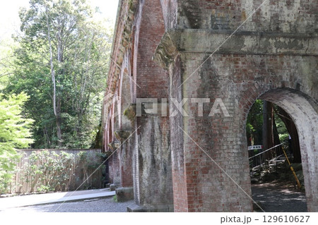 歴史あふれる京都南禅寺の初夏の風景 129610627