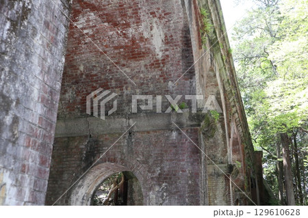 歴史あふれる京都南禅寺の初夏の風景 歴史あふれる京都南禅寺の初夏の風景 129610628