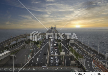 東京湾アクアラインの渋滞（海ほたる） 129610767