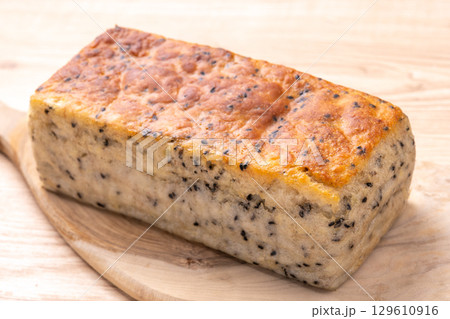 米粉パン（黒胡麻） 129610916