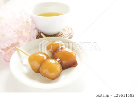 ミニみたらしだんごと日本茶 ミニみたらしだんごと日本茶 129611582