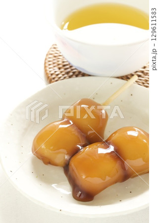 ミニみたらしだんごと日本茶 ミニみたらしだんごと日本茶 129611583