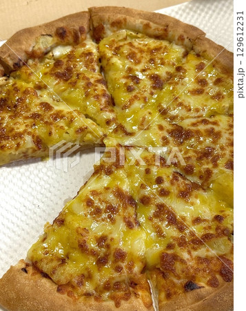 Cheesy pizza topped with golden french fries, combining crispy potato goodness with gooey, savory delight. A fun and indulgent twist on two favorite comfort foods. Cheesy pizza topped with golden french fries, combining crispy potato goodness with gooey, savory delight. A fun and indulgent twist on two favorite comfort foods. 129612231