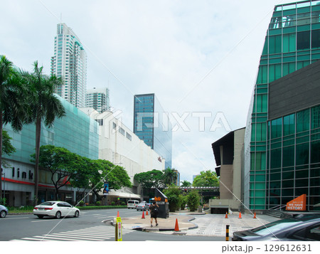 躍動するフィリピン - マニラ・マカティの中心街 　都市景観（2025年6月） 129612631