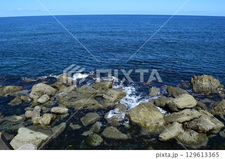 庄内海岸の岩場風景 庄内海岸の岩場風景 129613365