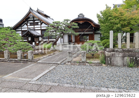 京都市上京区にある妙覚寺境内の風景 129615622