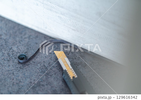 リフォーム　DIY　印刷化粧フィルム施工　ダイノックシート　端部カット 129616342