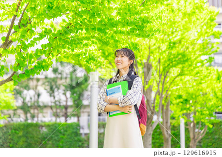 大学生　キャンパス　外 129616915