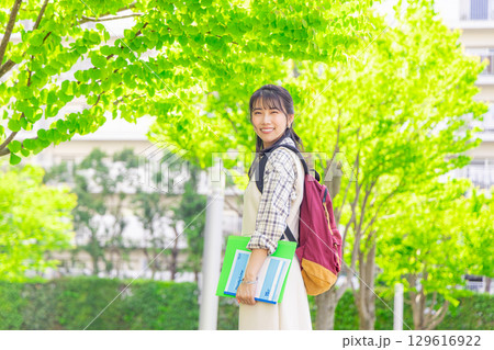 大学生 キャンパス 外 大学生 キャンパス 外 129616922