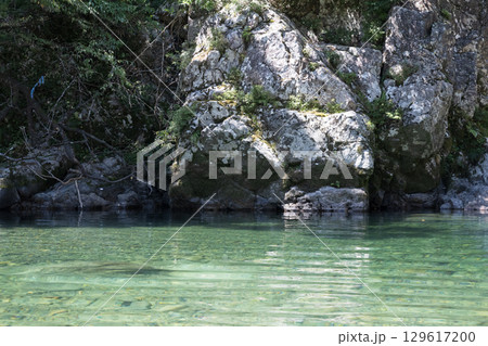 透明度の高い川 背景使いやすい透明の川のイメージ 透明度の高い川 背景使いやすい透明の川のイメージ 129617200