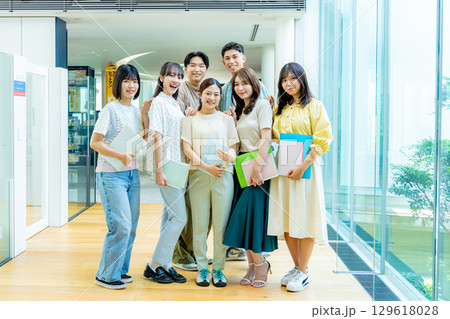 大学生　大学 129618028