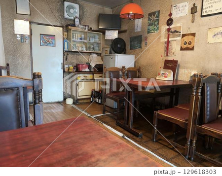 レトロな店内 レトロな店内 129618303
