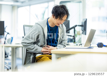腰痛 男性 オフィス 腰痛 男性 オフィス 129619557