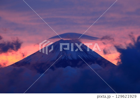 富士山と笠雲 129621929