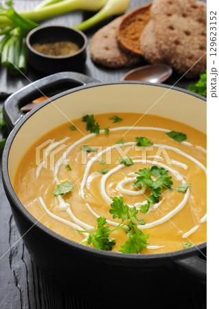 roasted parsnip and carrot soup, top view 129623152
