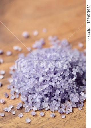ラベンダーの香り付きカラーバスソルト アロマバスソルト ラベンダーの香り付きカラーバスソルト アロマバスソルト 129623453