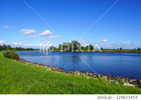 とある場所から眺めるしのつ湖 129623454