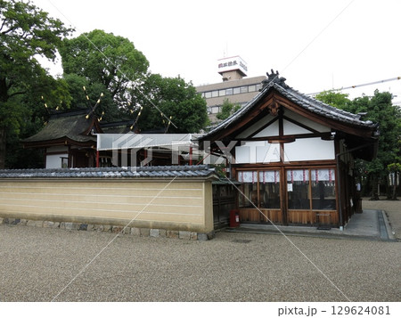 奈良市の率川神社(拝殿・本殿) 奈良市の率川神社(拝殿・本殿) 129624081