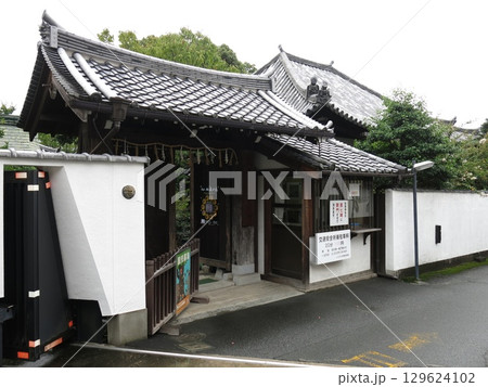 奈良市の傳香寺(中門・本堂) 奈良市の傳香寺(中門・本堂) 129624102