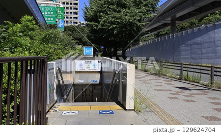 東京メトロ銀座線、丸ノ内線の赤坂見附駅7番出入口 129624704