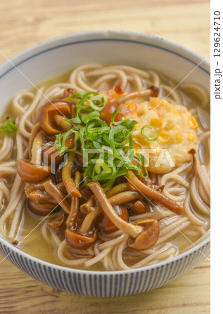 ナメコと天ぷらの蕎麦 ナメコと天ぷらの蕎麦 129624710