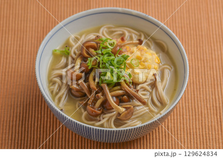 ナメコと天ぷらの蕎麦 129624834