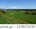 北海道新冠町　サラブレッド銀座の広大な風景 129625430