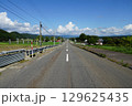 北海道新冠町　サラブレッド銀座の道路 129625435